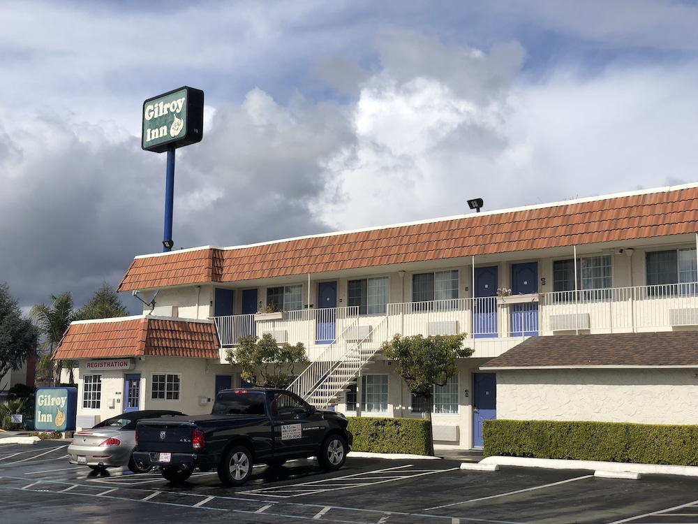 Gilroy Inn 1/33