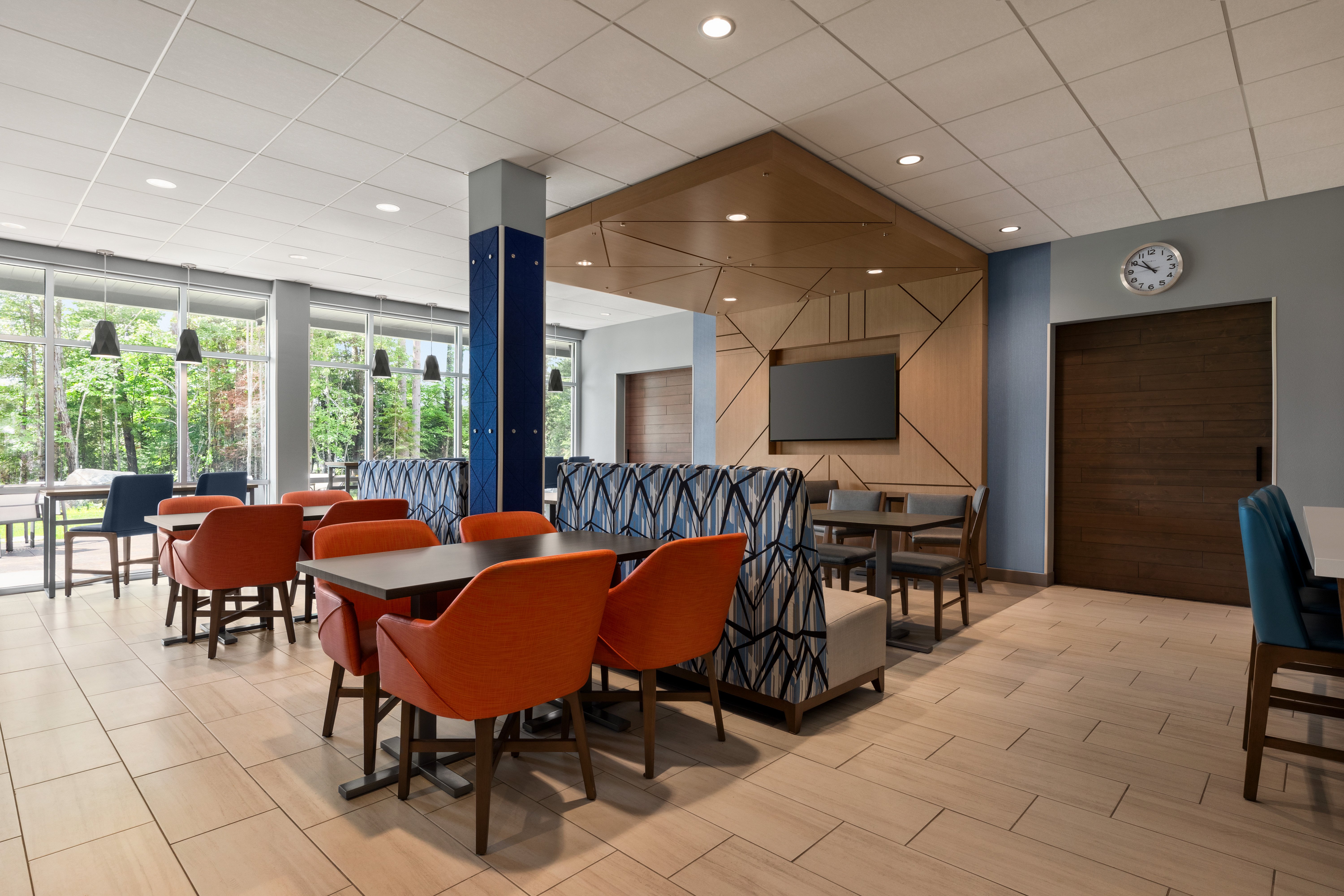 Holiday Inn Express & Suites Rhinelander, an IHG Hotel 24/33