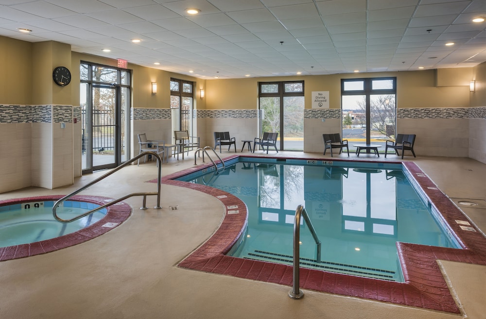 Holiday Inn Express Suites Laurel Lakes 29/58