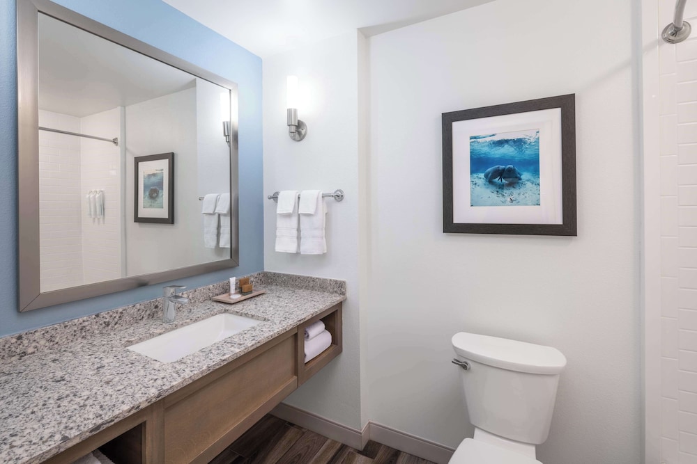Standard, Multiple Beds, No View، Best Western Premier The Tides 3/3