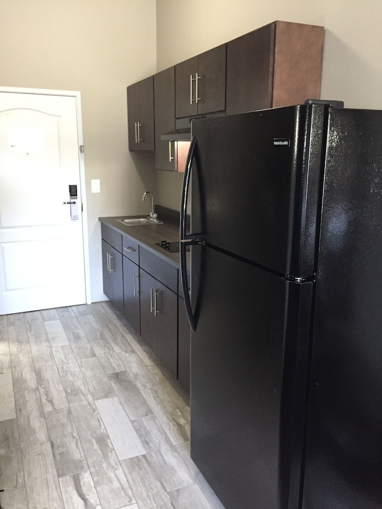 Home Inn And Suites 7/49