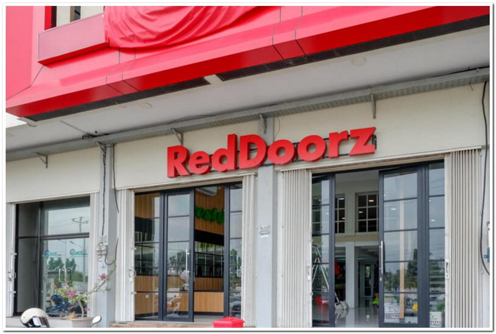 RedDoorz Plus @ Madukoro Raya Semarang 3/51