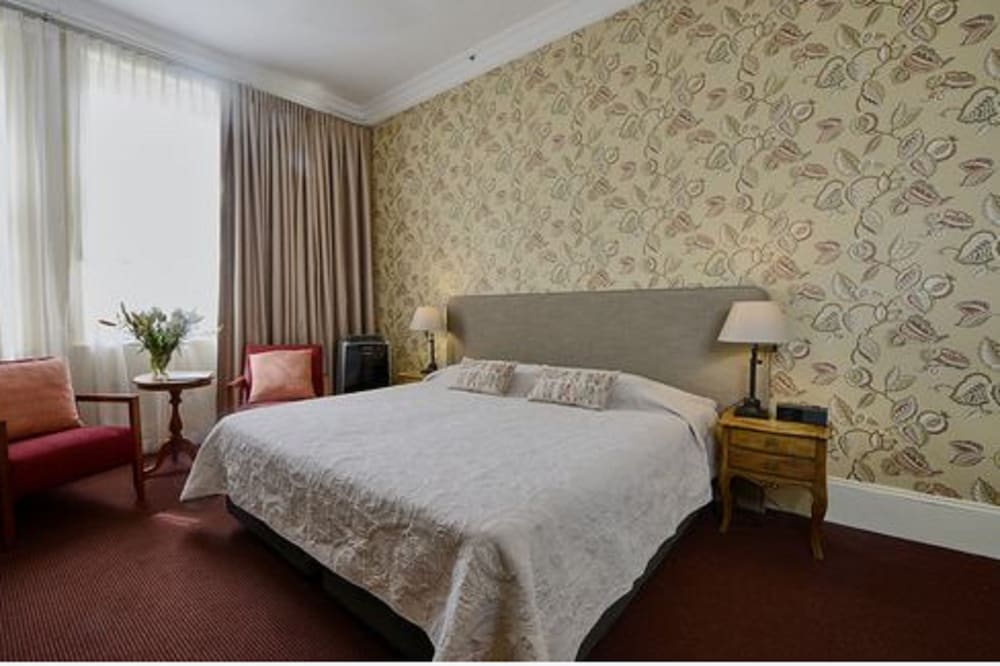 The Russell Boutique Hotel 24/67