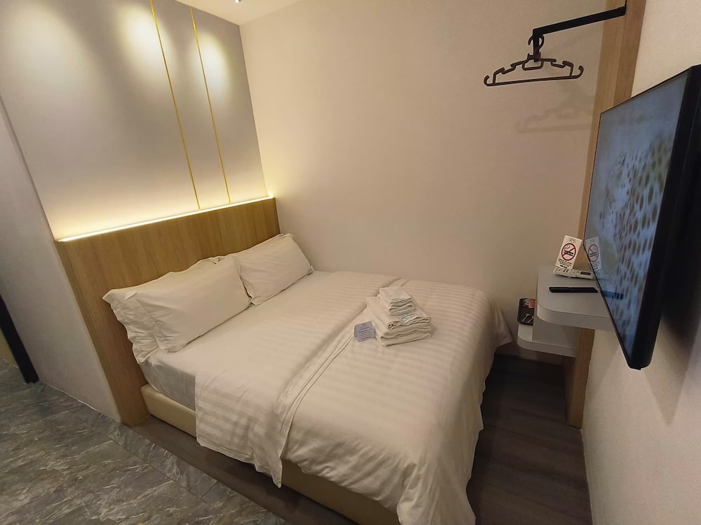 OYO 90082 Red’s Hotel 16/25