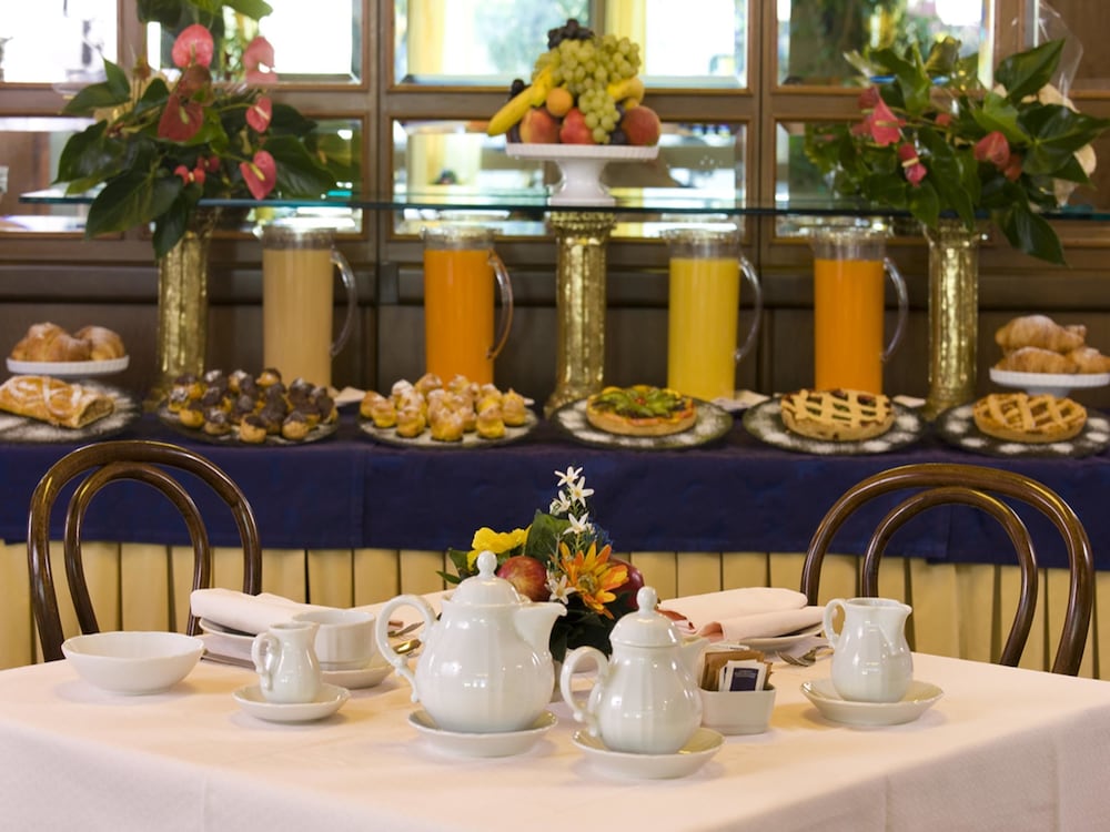 Savoy Hotel 50/68