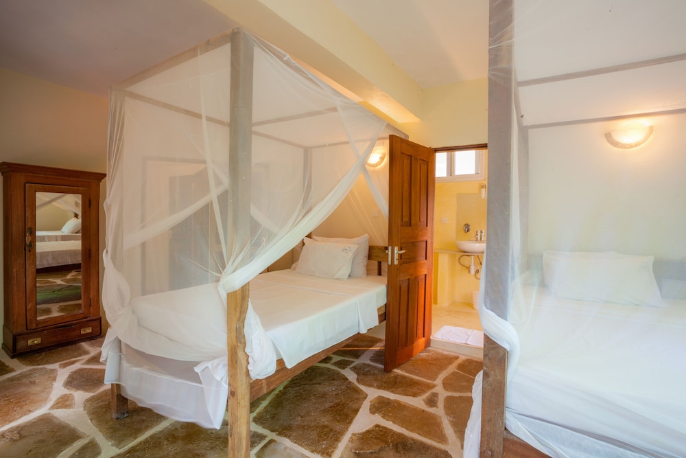 Blue Marlin Beach Hotel 25/50