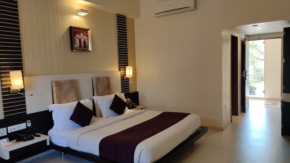 Aakar Lords Inn Saputara 13/40