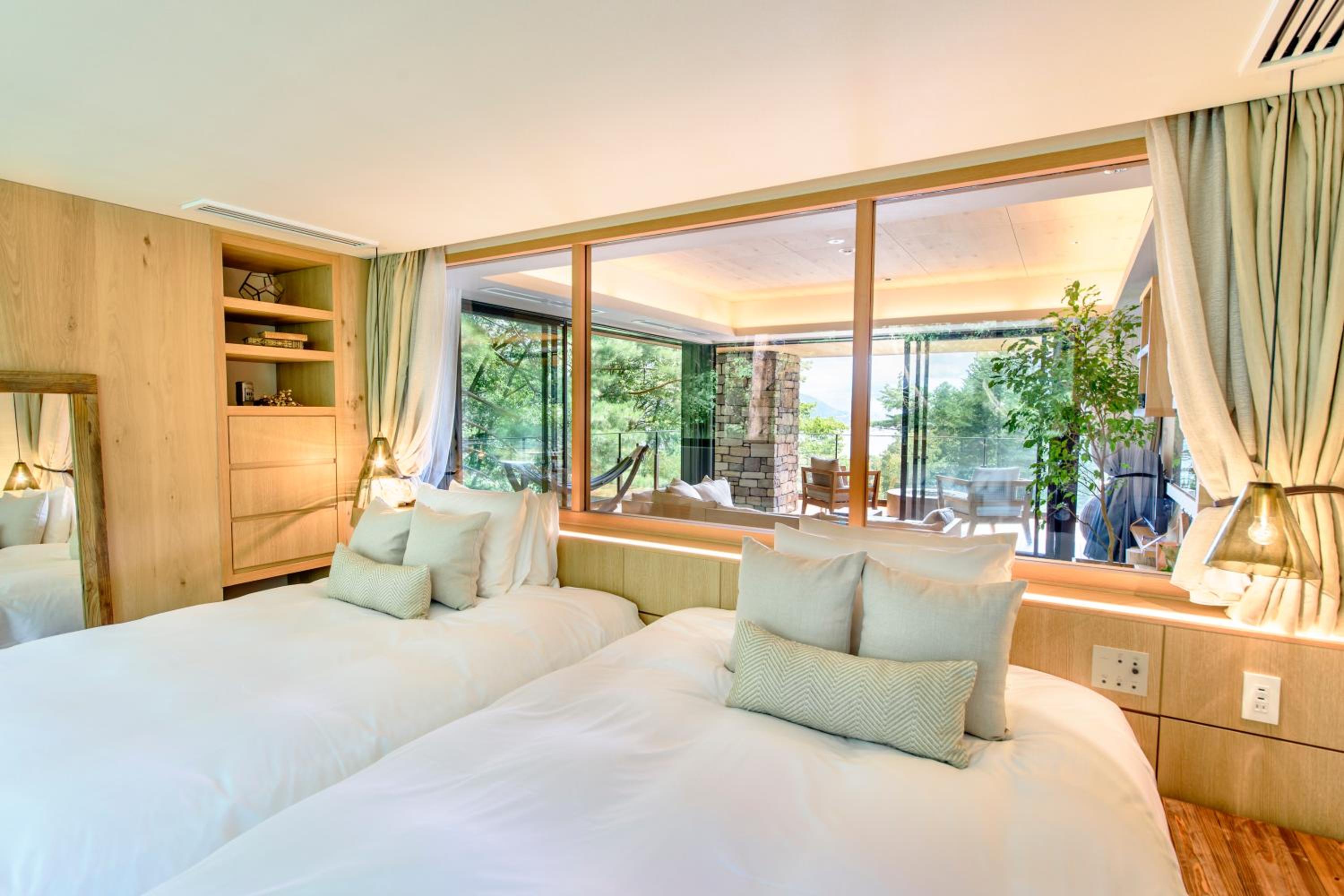 Premium, Suite, Mountain and Lake View