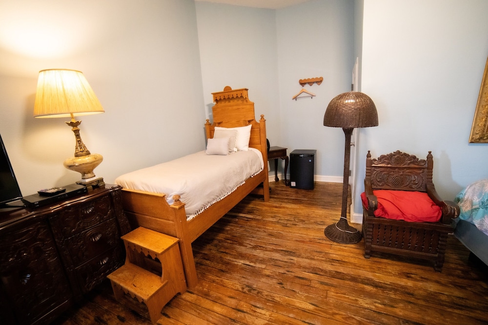 Oak Tree Hotel 47/80