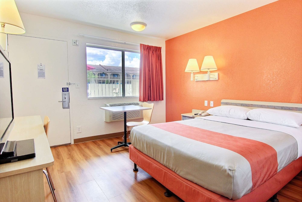 Motel6 Kingsville, TX 14/39