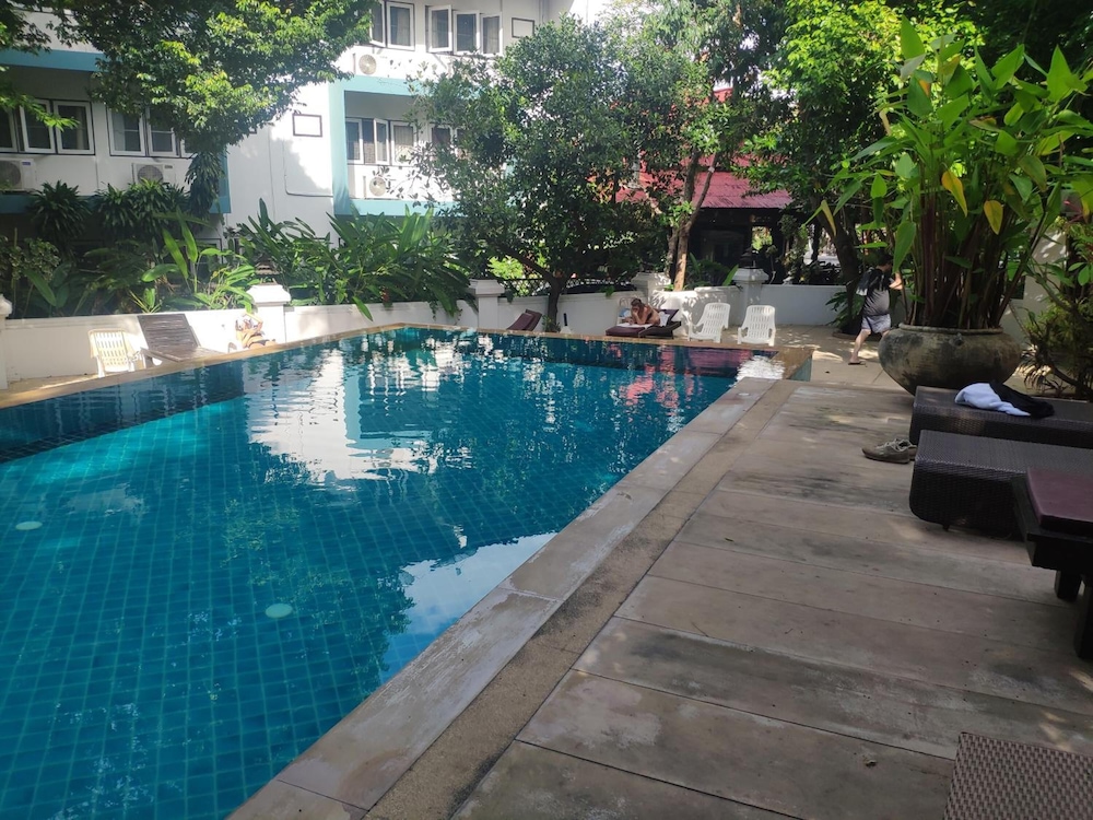Changpuak Hotel 10/53