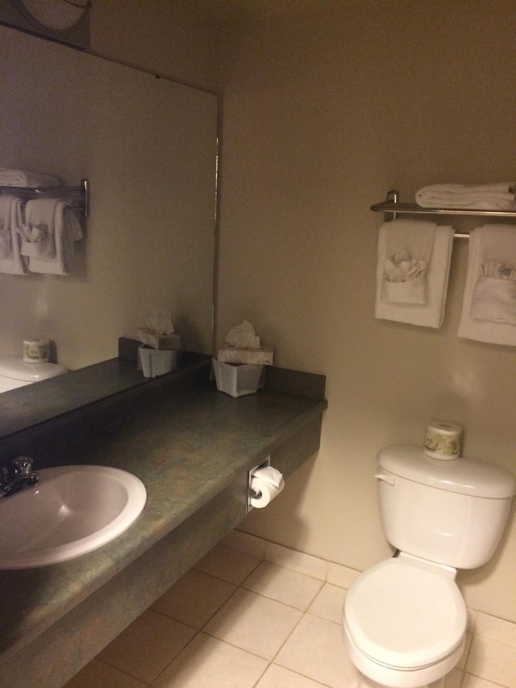 Foxwood Inn and Suites 32/38