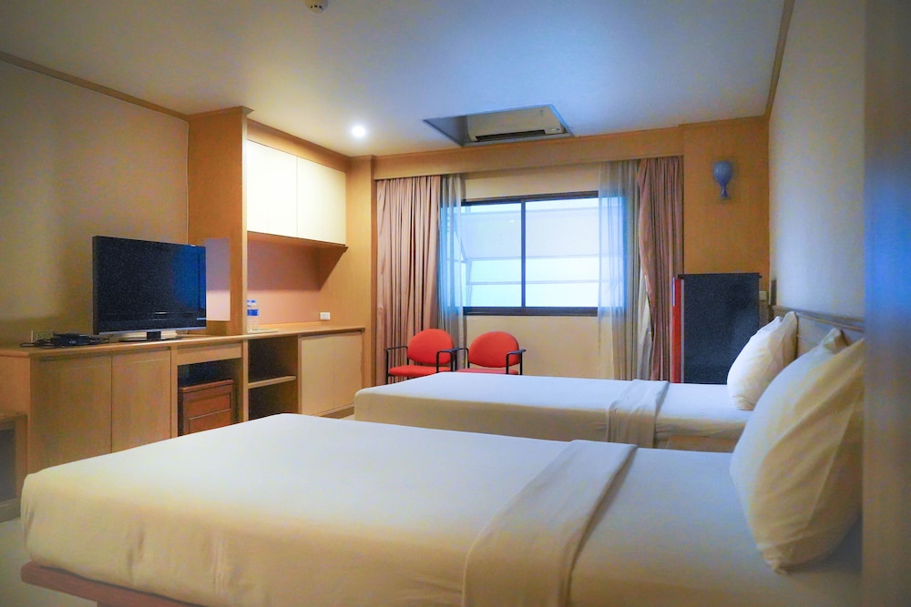 DT Hotel - Pratunam 8/24