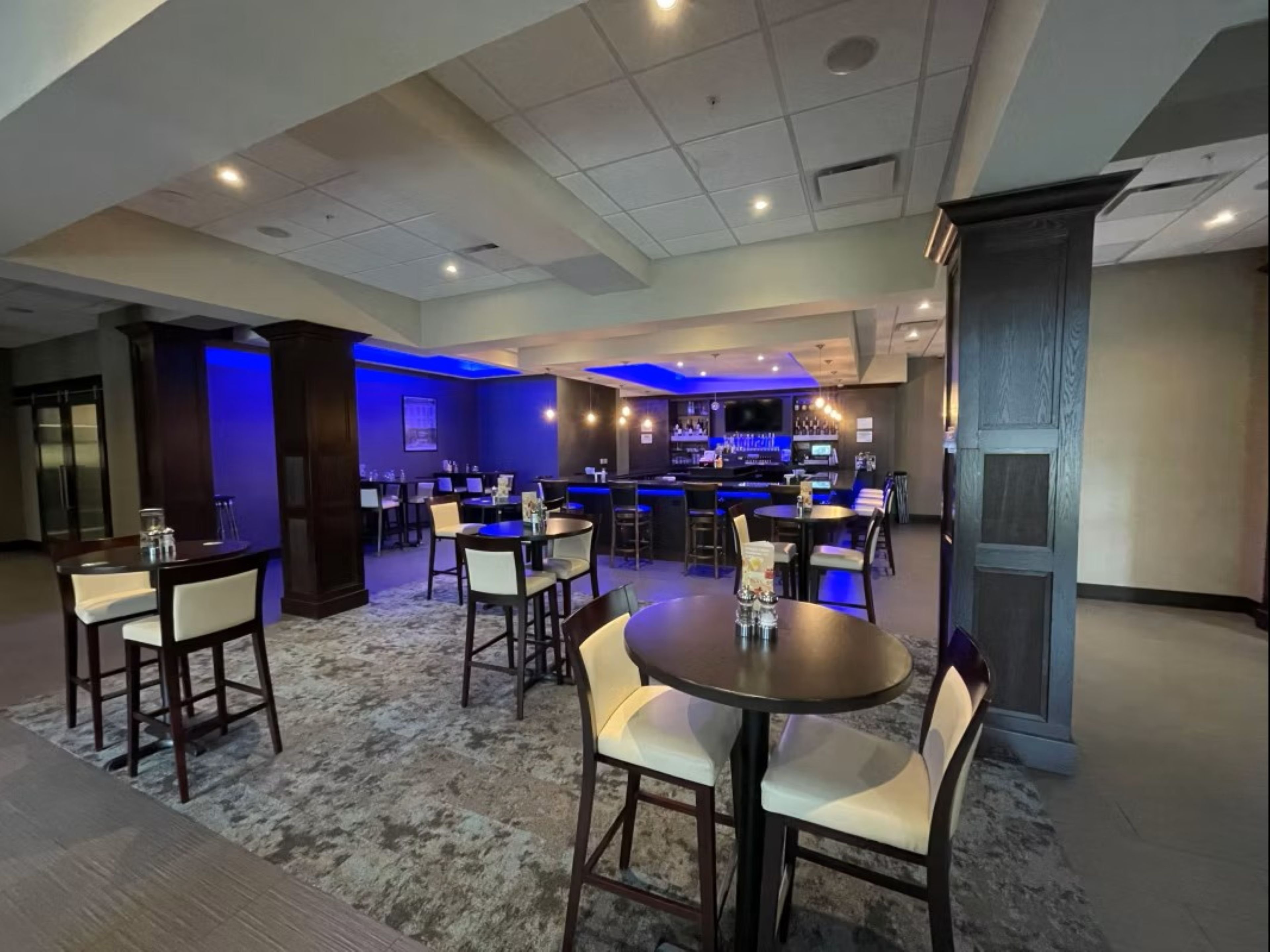 Holiday Inn Hotel Suites Farmington Hills Detroit Nw 34/50