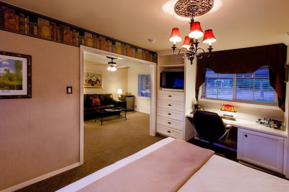 Strawberry Valley Inn 26/38
