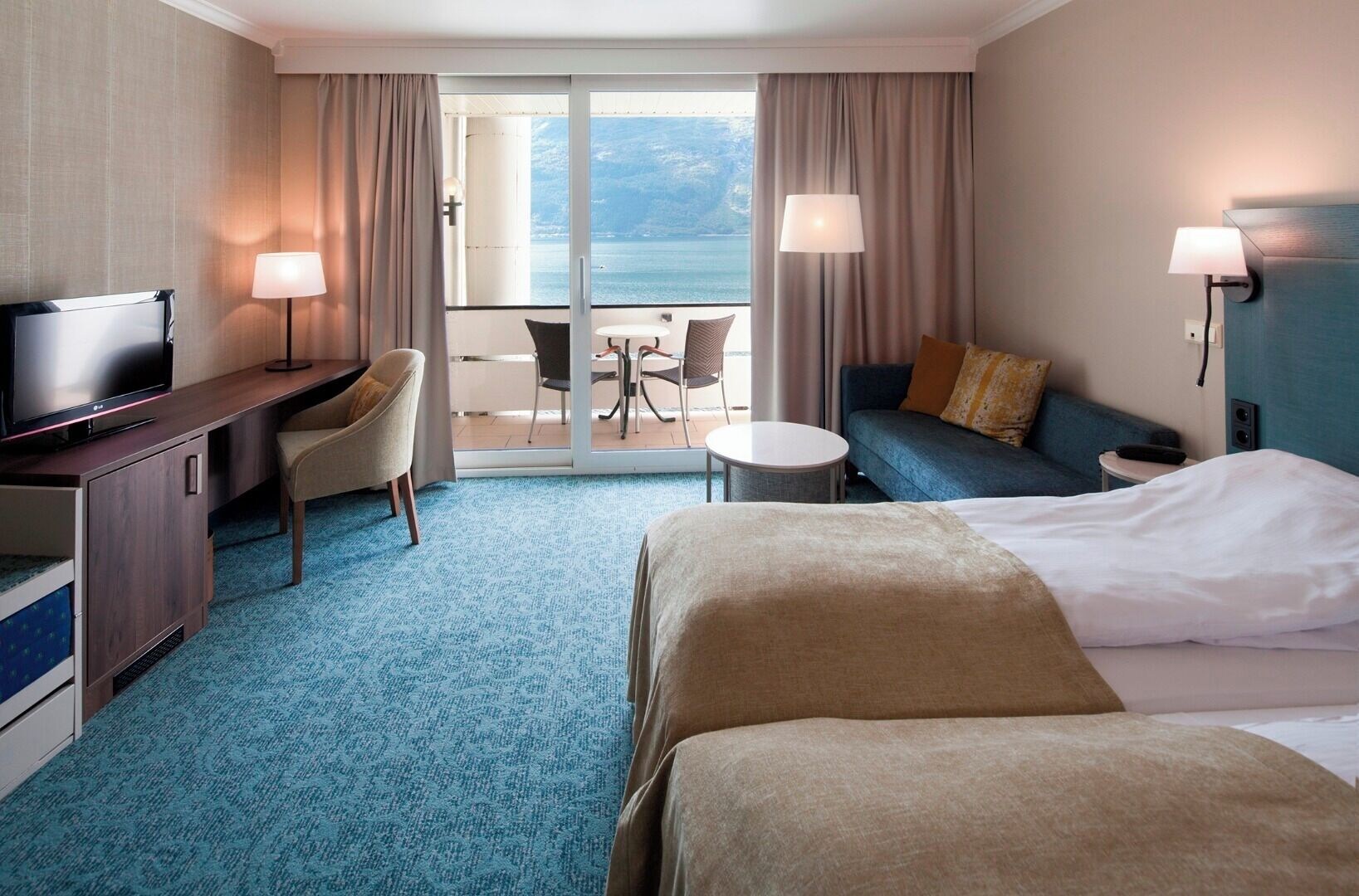 Deluxe, Twin Beds, Fjord View, Sofa