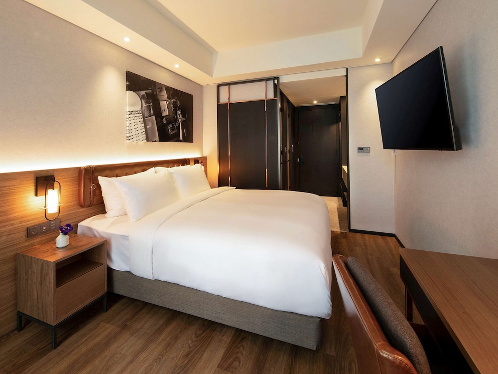 SUPERIOR, DELUXE, KING BED, BALCONY
