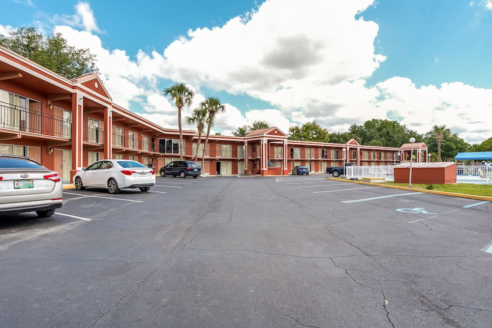 OYO Hotel Mustang Silverspring FL in SILVER SPRINGS - FL