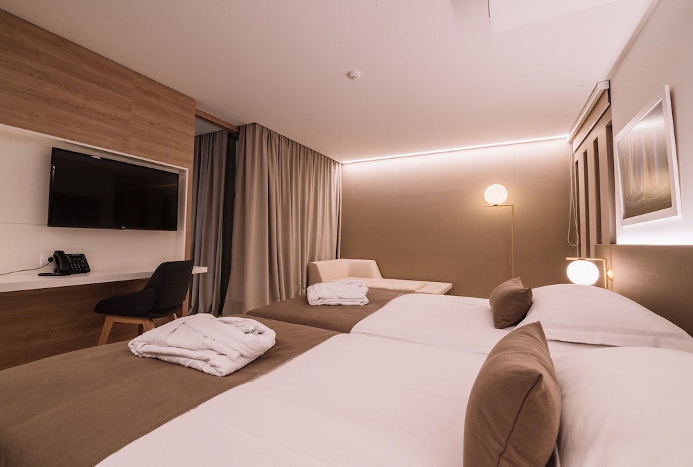 Joel Hotel 19/66