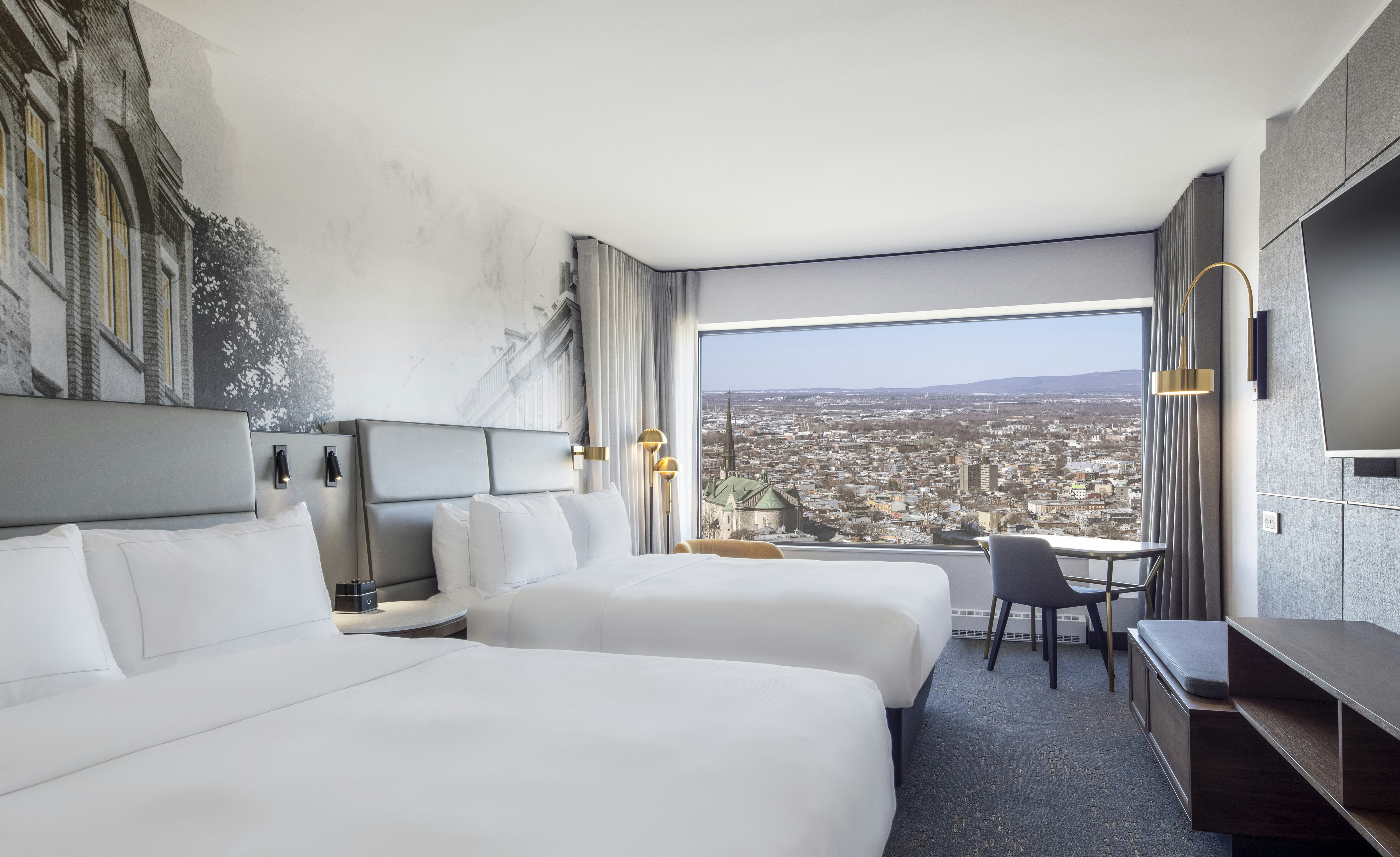 room, 2 queen beds, mountain view