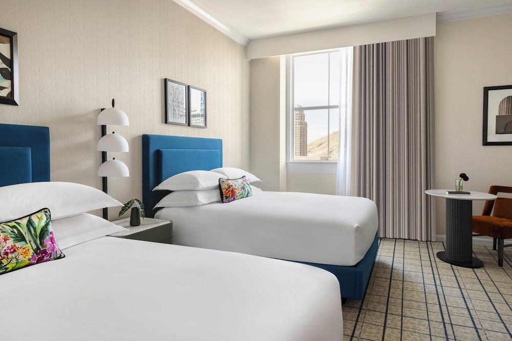 Essential, 2 Queen Beds, City View