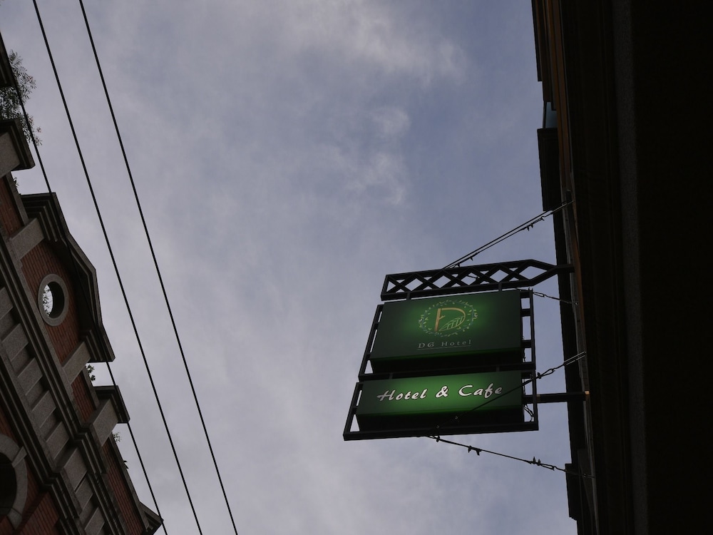 Dg Hotel 2/50