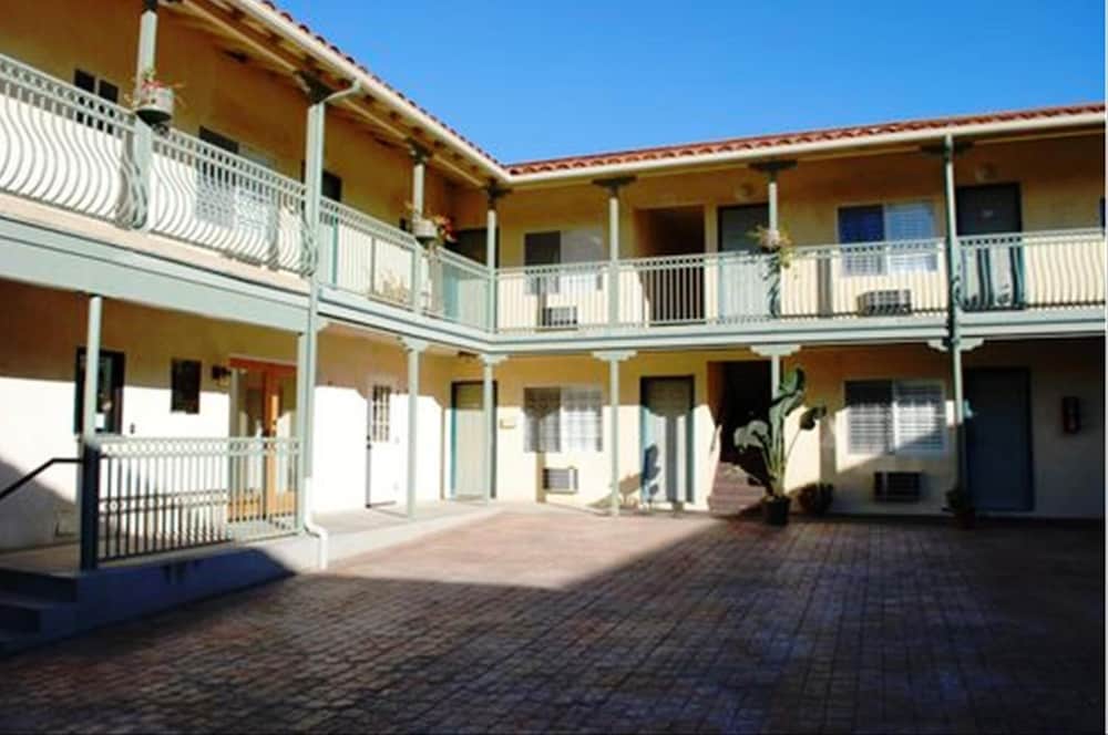 Bella Capri Inn 56/58