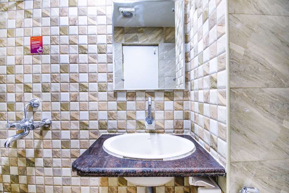 Fabhotel Jansi Deluxe Gandhipuram 33/33