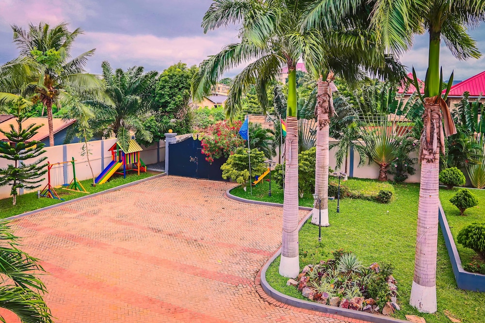 Oriental Hotel North Legon - Adults Only 37/39