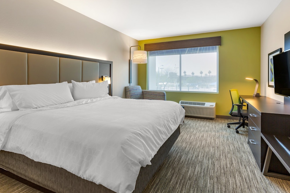 Holiday Inn Express Suites Phoenix Dwtn State Capitol 15/58