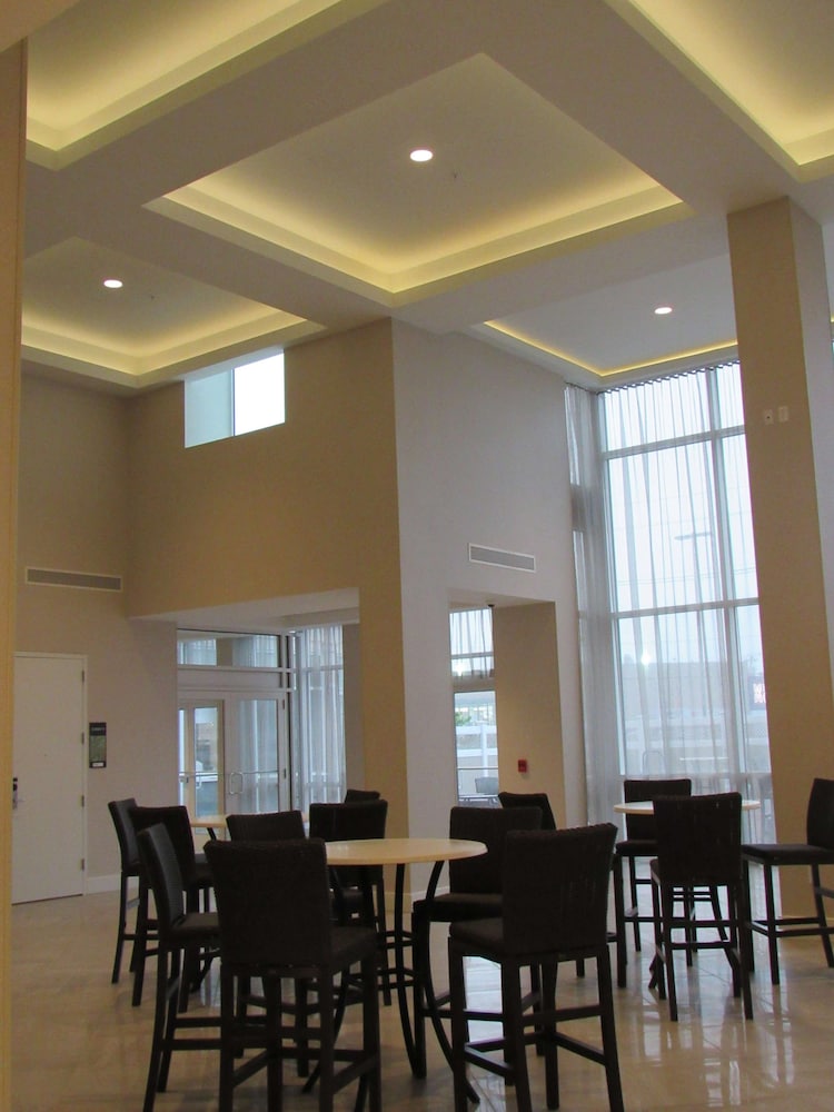 Hilton Garden Inn Springfield 46/76
