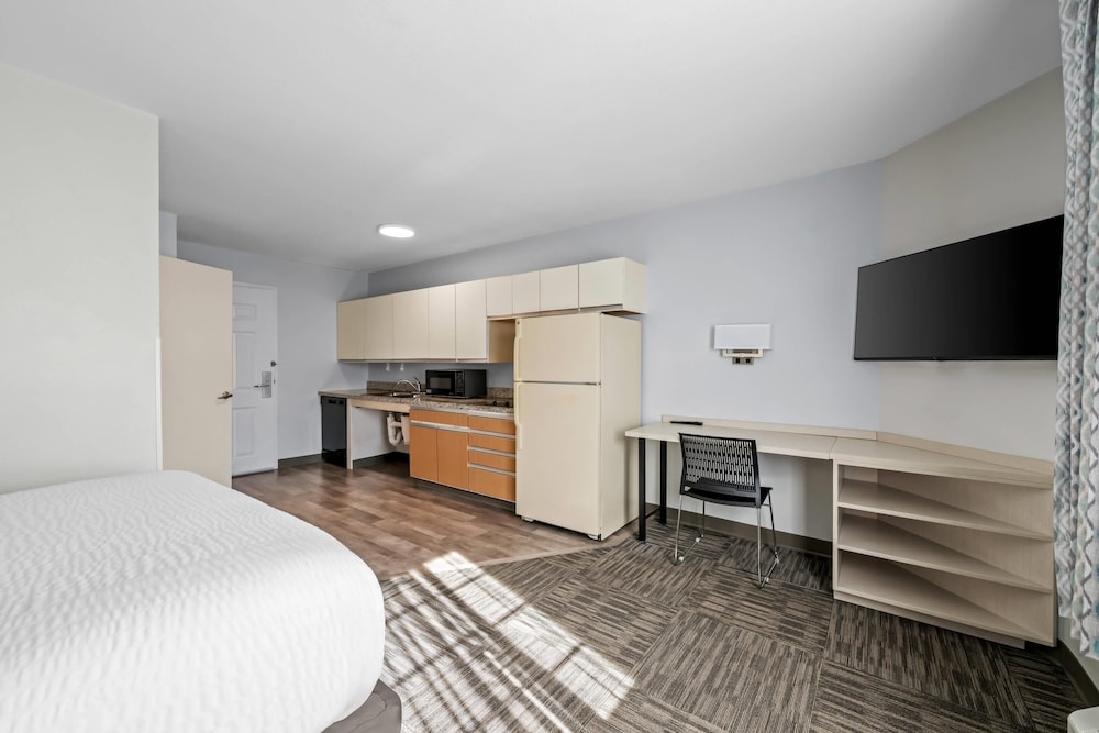MainStay Suites Greensboro 17/46