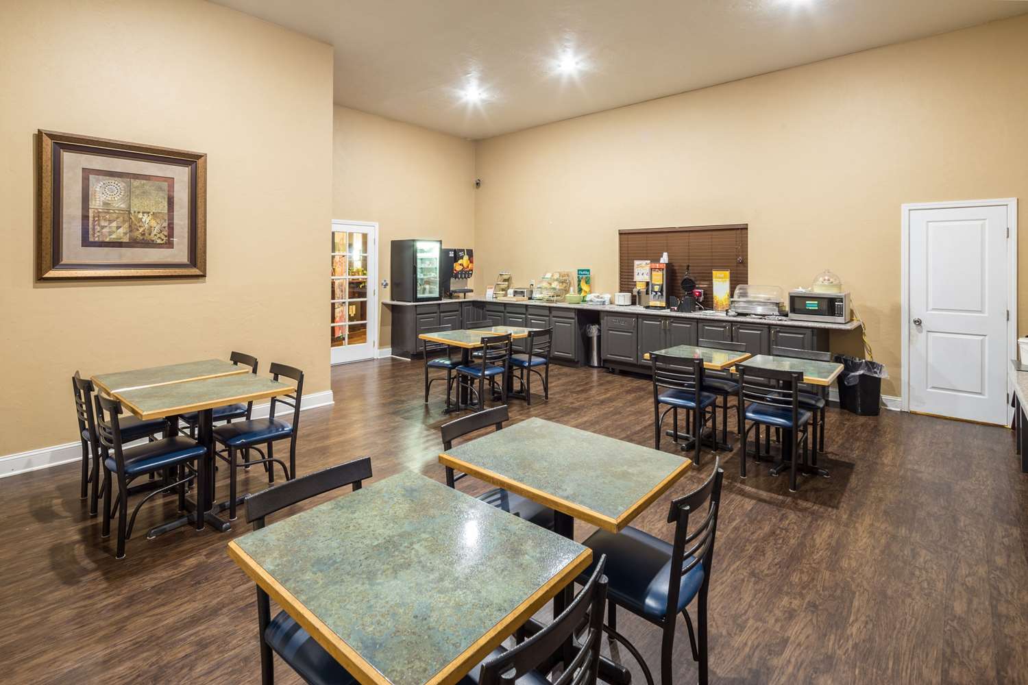 Quality Inn Moses Lake, WA 28/34