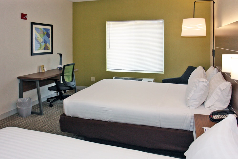 Holiday Inn Express Branford-New Haven 14/59