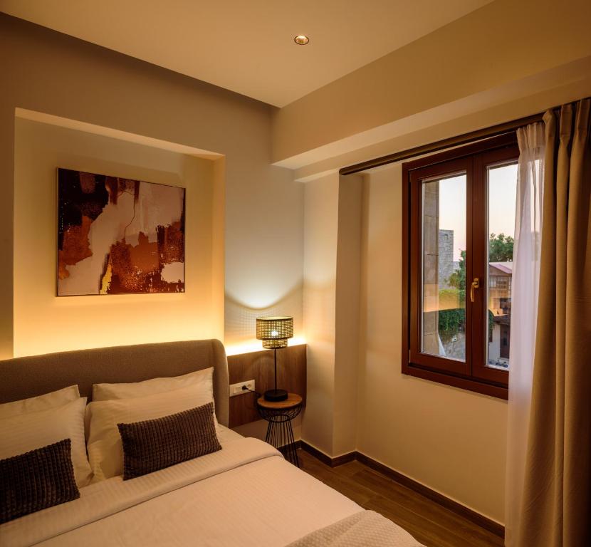 Junior, Arthur Suites 6/8