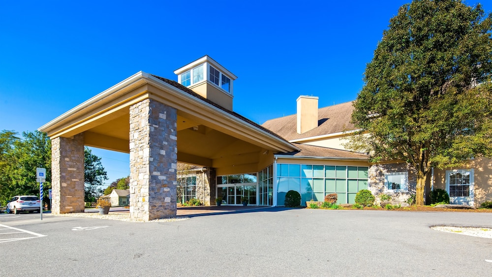 Best Western Plus Revere Inn & Suites 1/39