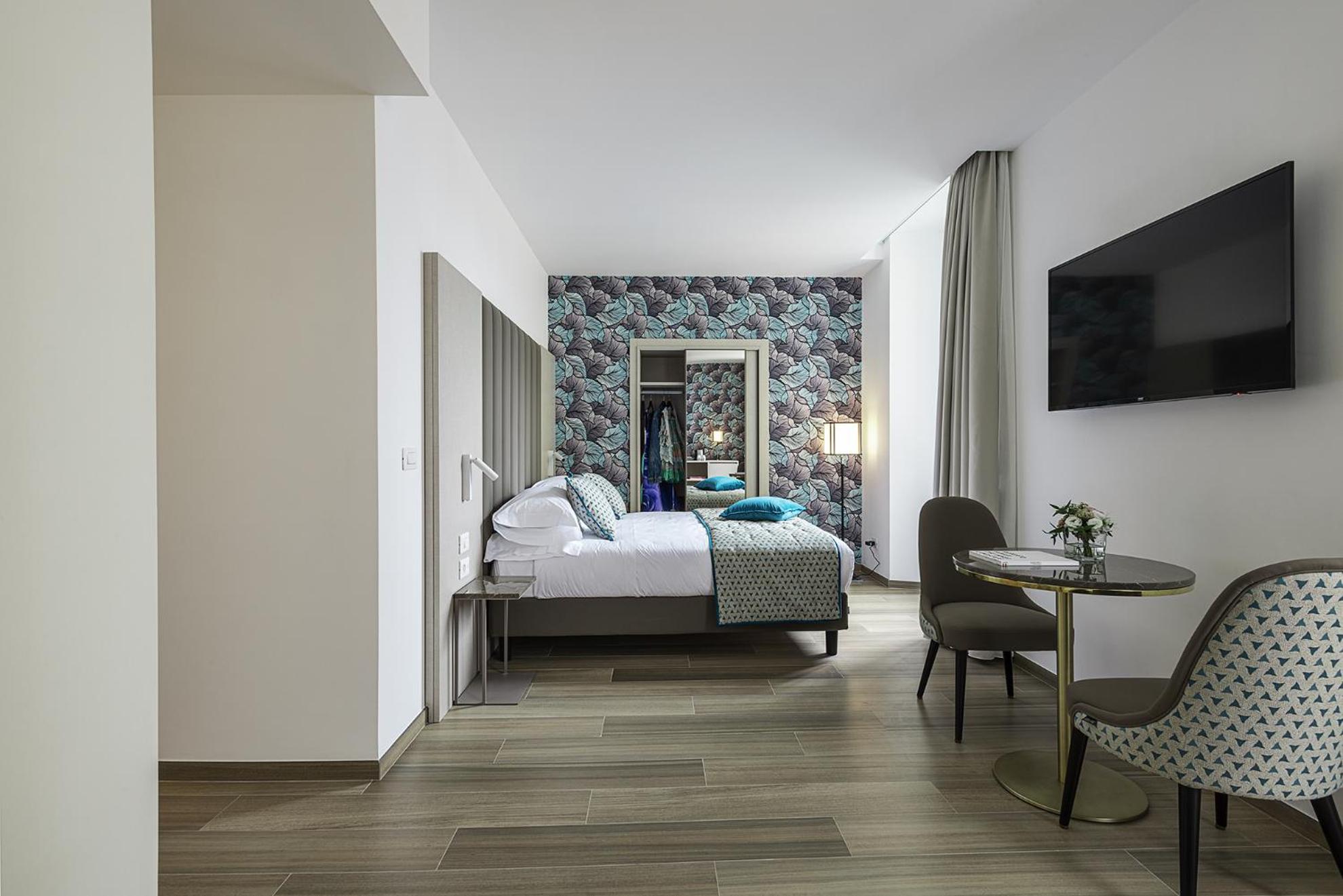 Deluxe, Double Bed, Side Sea View