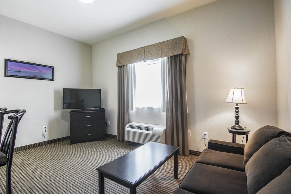 Quality Inn & Suites Thompson, MB 27/41