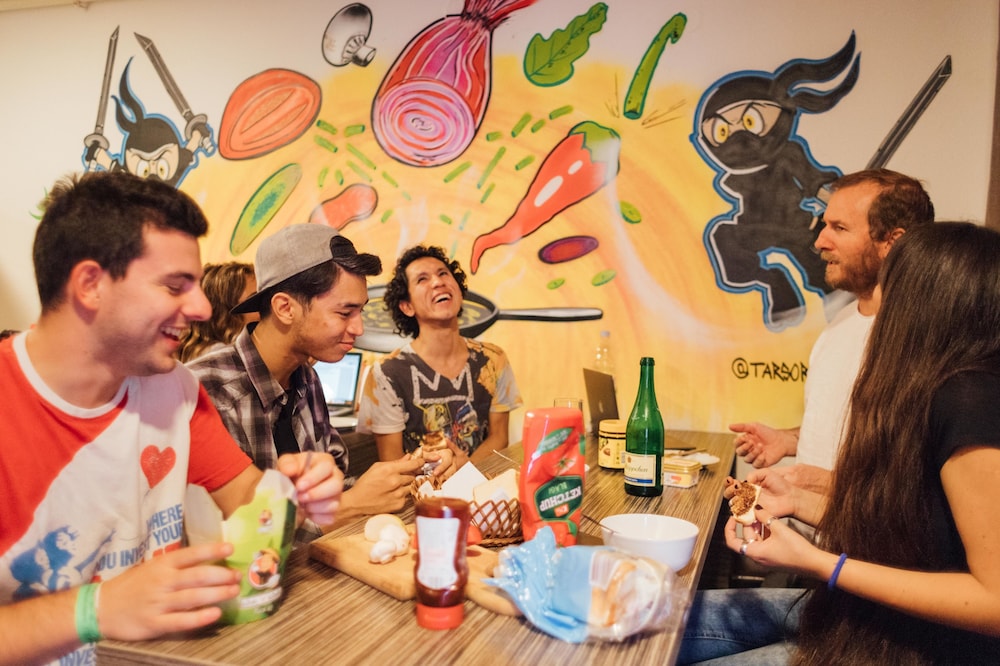 Whole Wide World Hostel & Bar 35/50