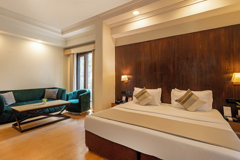 EXECUTIVE, SUITE, ACCESSIBLE