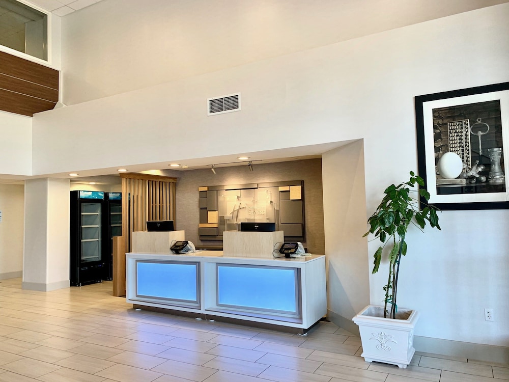 Holiday Inn Express Hotel & Suites Tracy 6/77