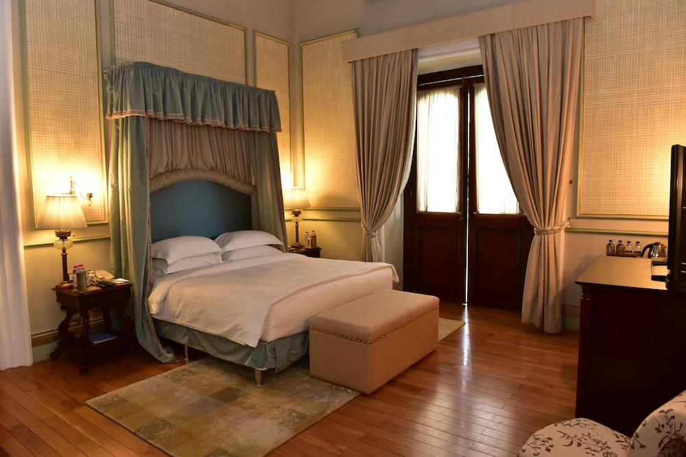 TAJ FALAKNUMA PALACE 21/81