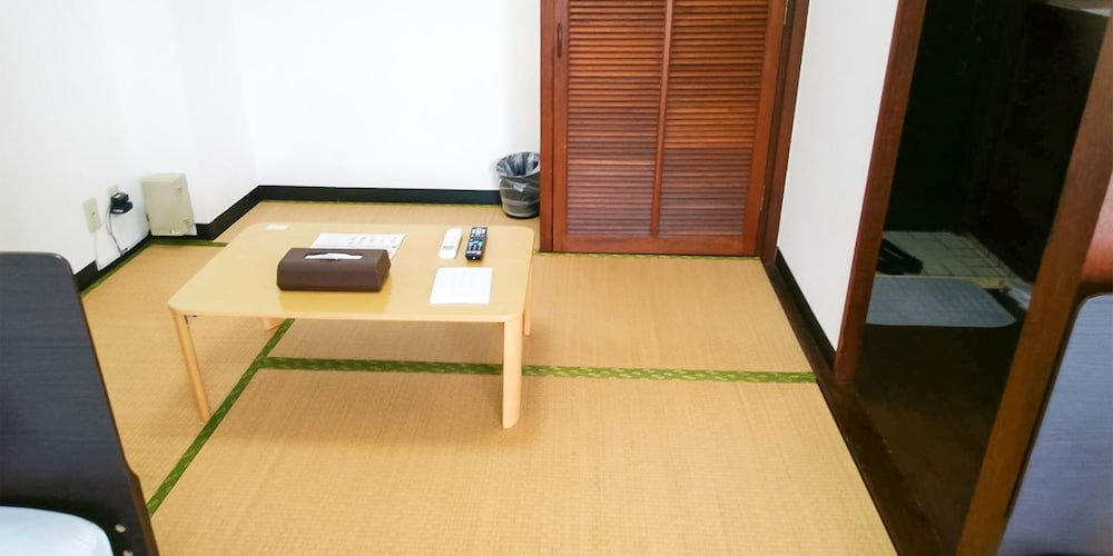 Sunset Hills Inn Naha 50/50