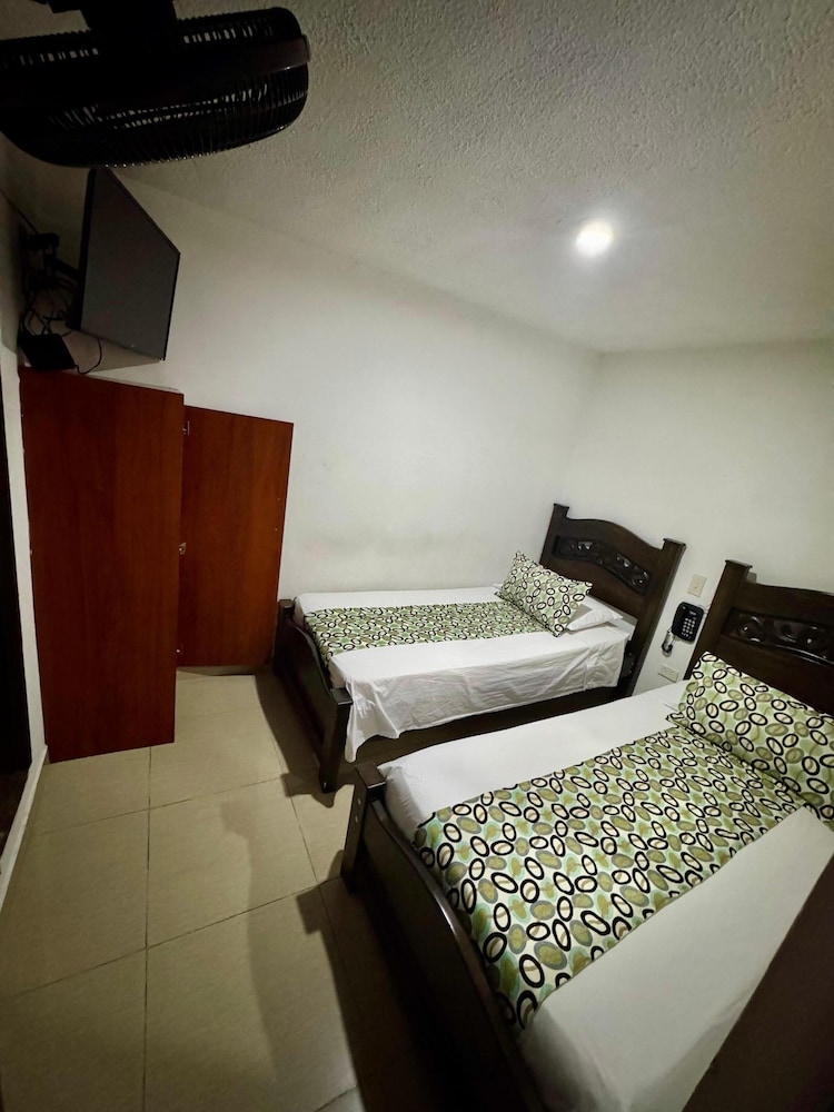 Economy, Twin Beds