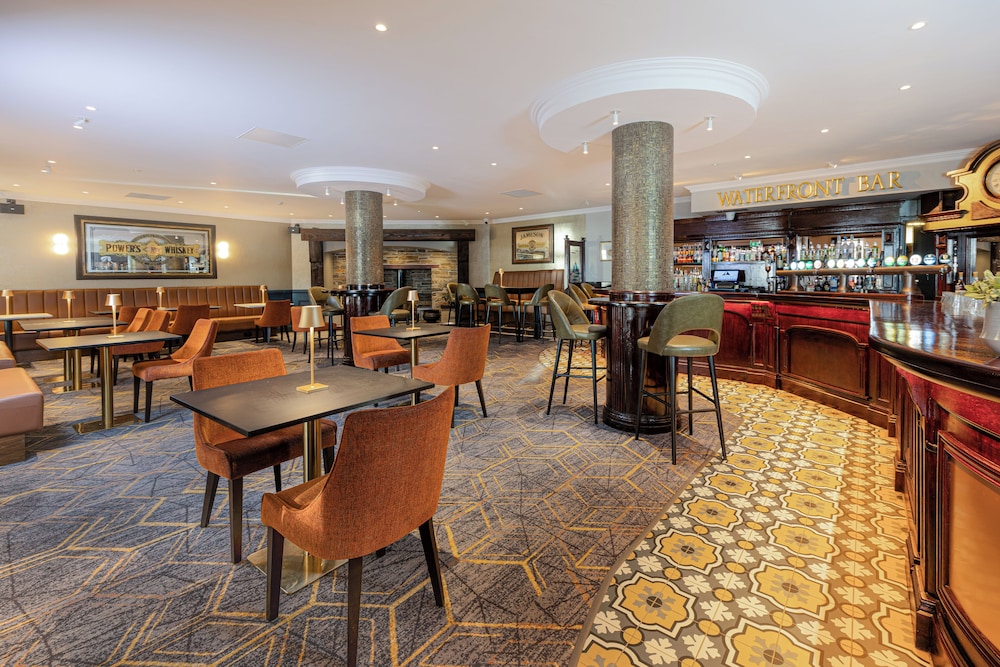 Hodson Bay Hotel 50/67