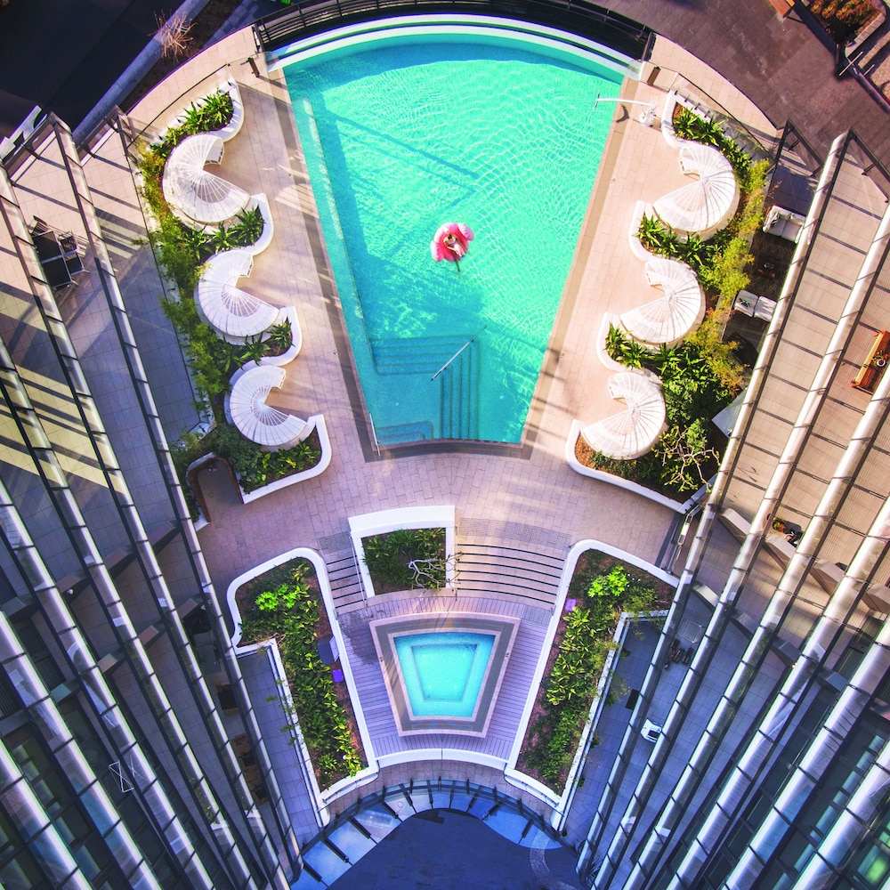 One Global Resorts Green Square 25/50