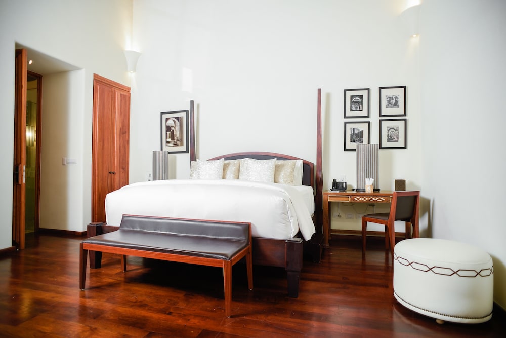 Hotel Casa Blanca 7 13/68