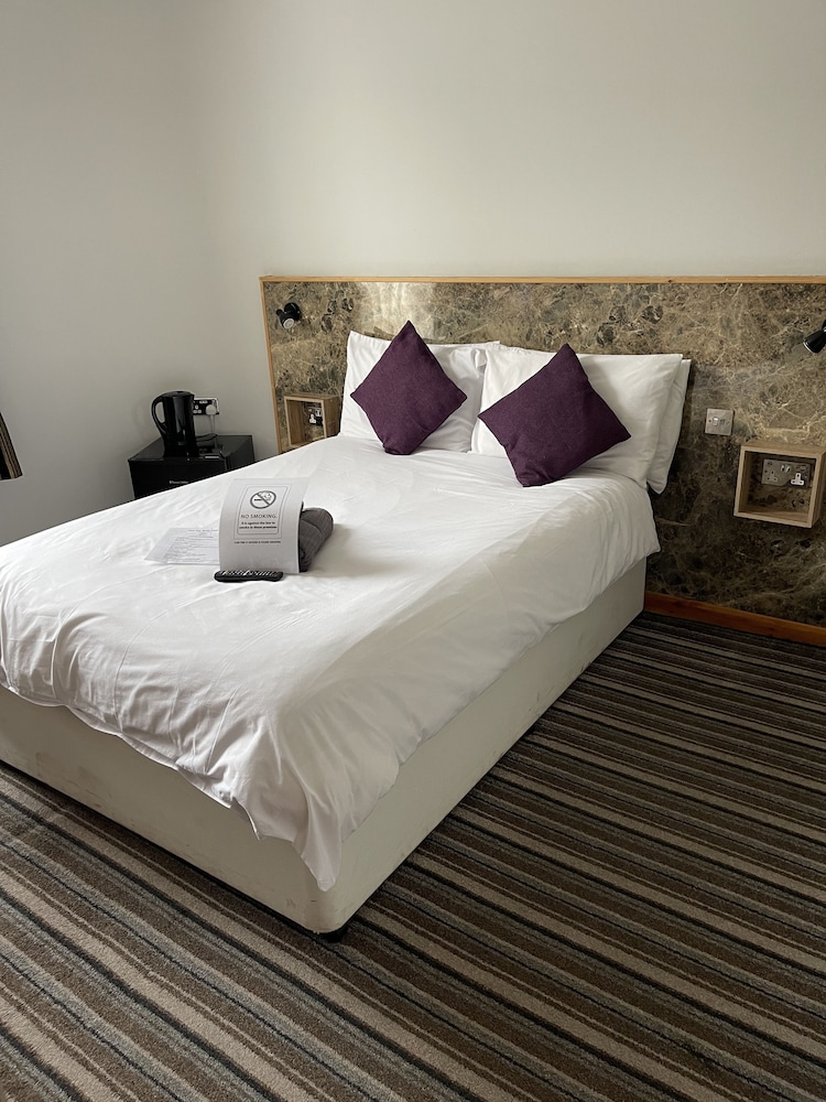Six Bells Hotels 17/47