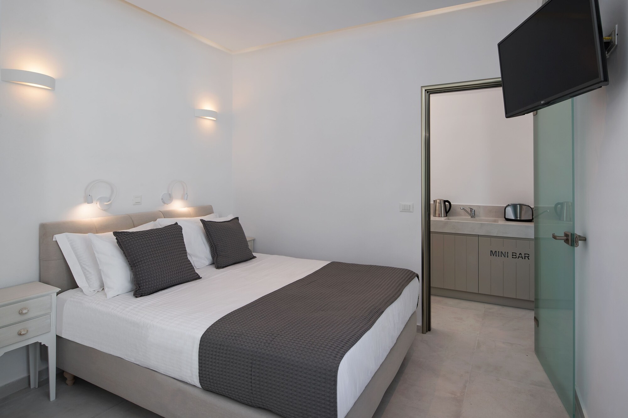 2 BEDROOMS, SUITE, 2 DOUBLE BEDS, PARTIAL SEA VIEW, SOFA