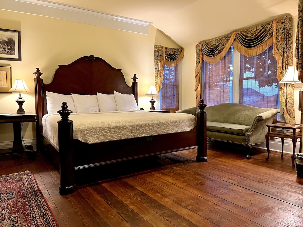 Anchuca Historic Mansion & Inn 19/49